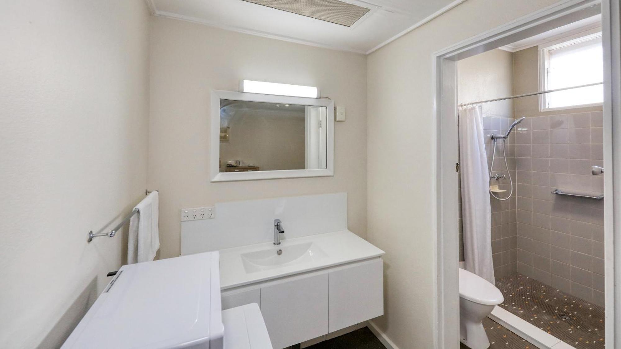 Coachman Hotel Motel Паркс Екстериор снимка