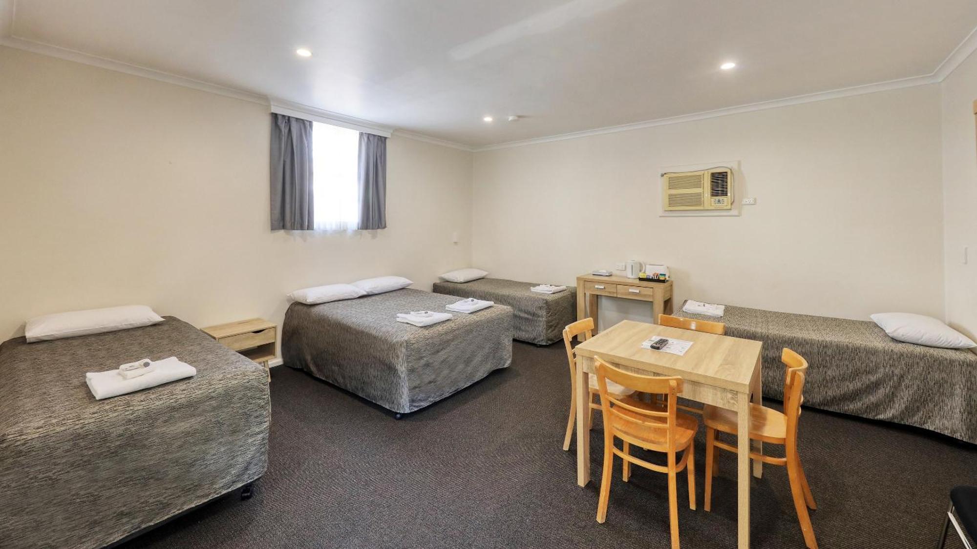 Coachman Hotel Motel Паркс Екстериор снимка