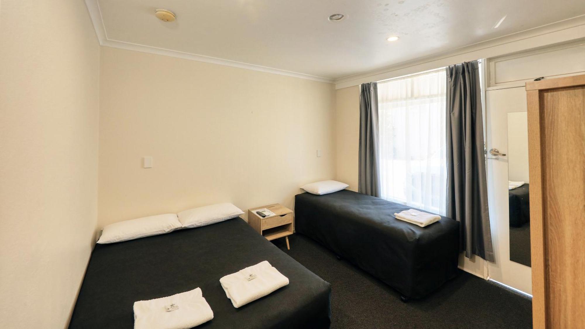 Coachman Hotel Motel Паркс Екстериор снимка