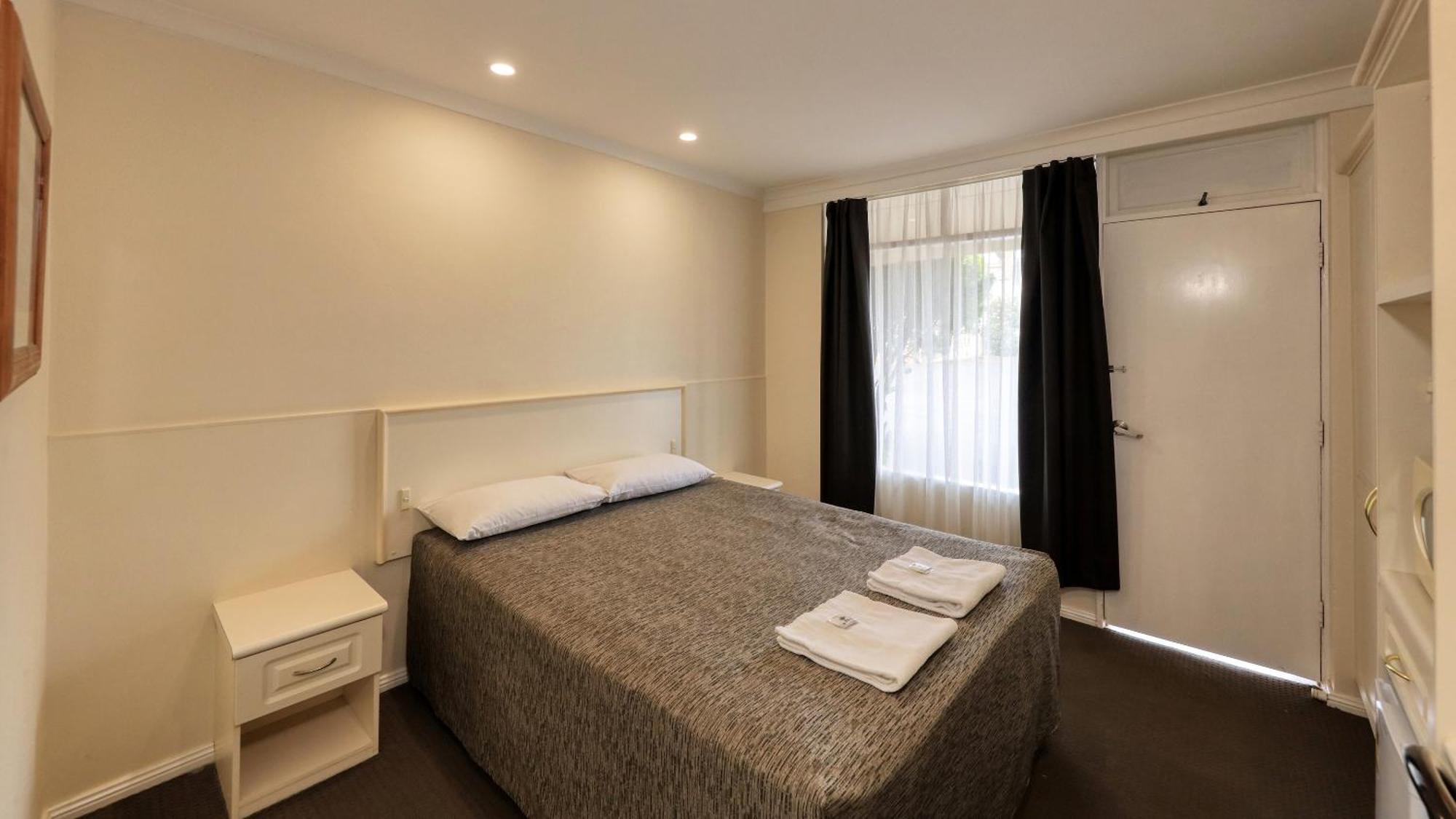 Coachman Hotel Motel Паркс Екстериор снимка