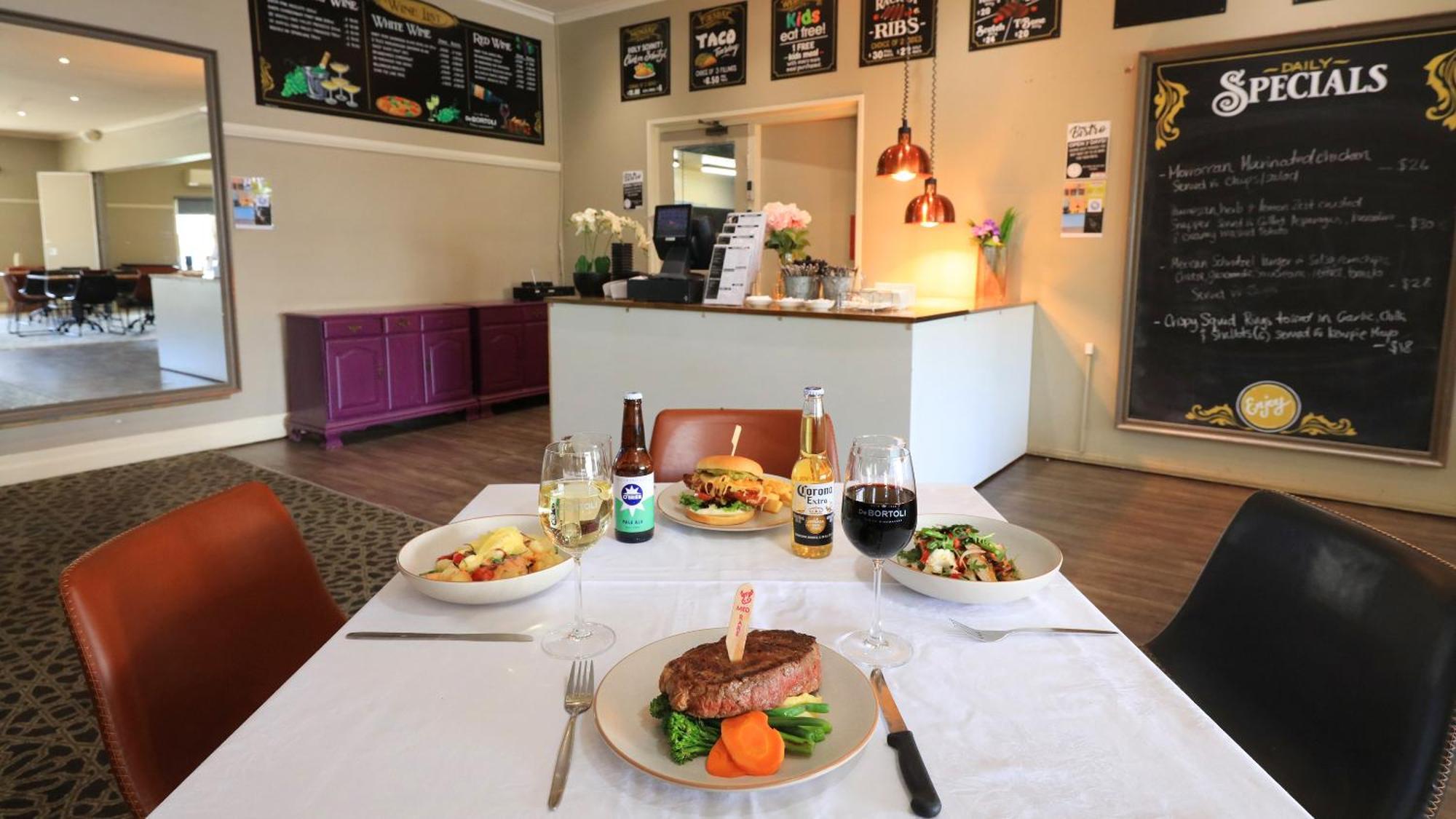 Coachman Hotel Motel Паркс Екстериор снимка
